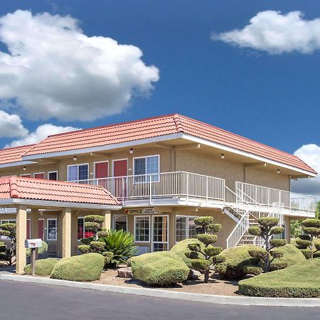 Days Inn By Wyndham Turlock Bagian luar foto