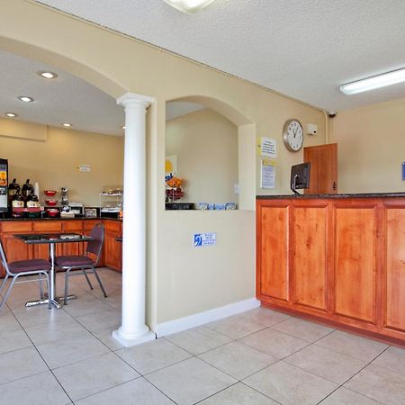 Days Inn By Wyndham Turlock Bagian luar foto