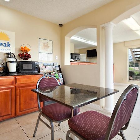 Days Inn By Wyndham Turlock Bagian luar foto