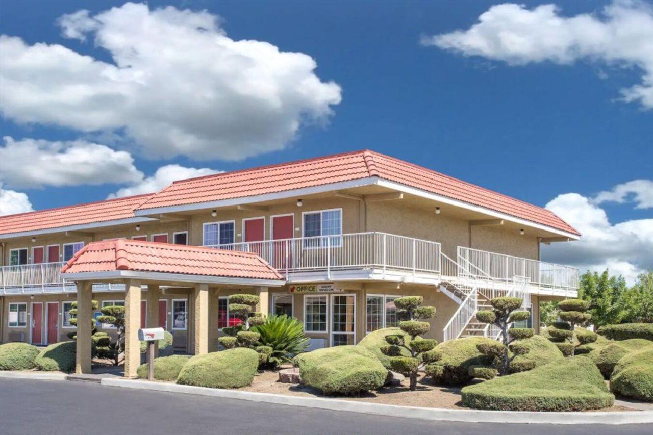 Days Inn By Wyndham Turlock Bagian luar foto
