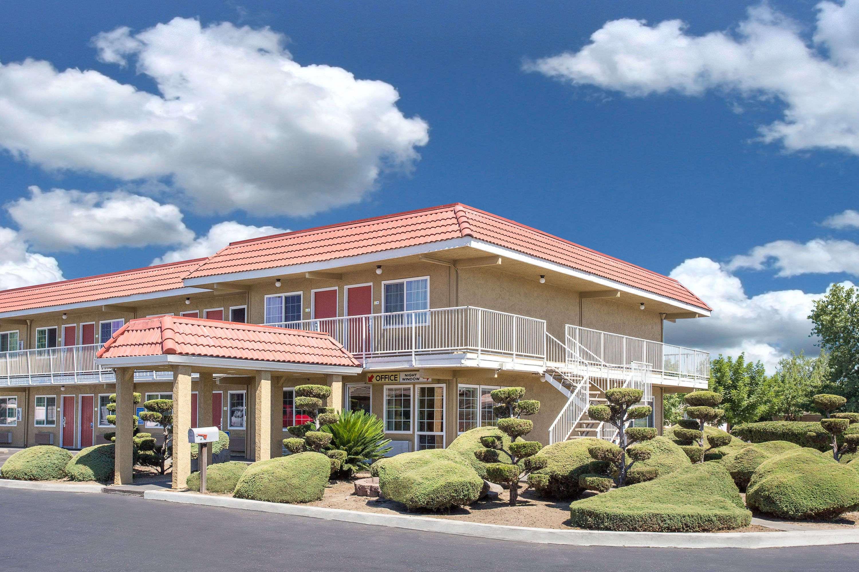 Days Inn By Wyndham Turlock Bagian luar foto