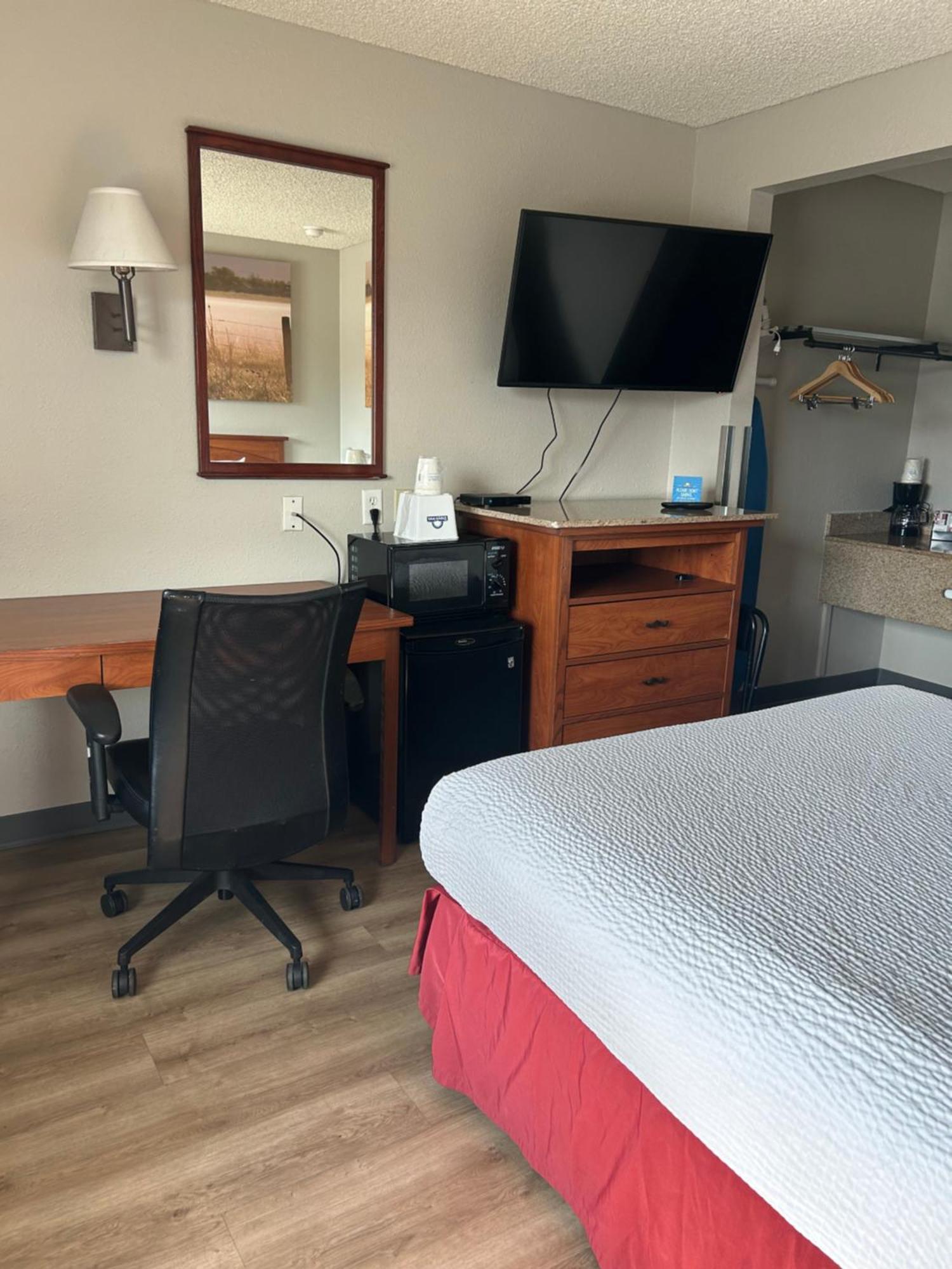 Days Inn By Wyndham Turlock Bagian luar foto