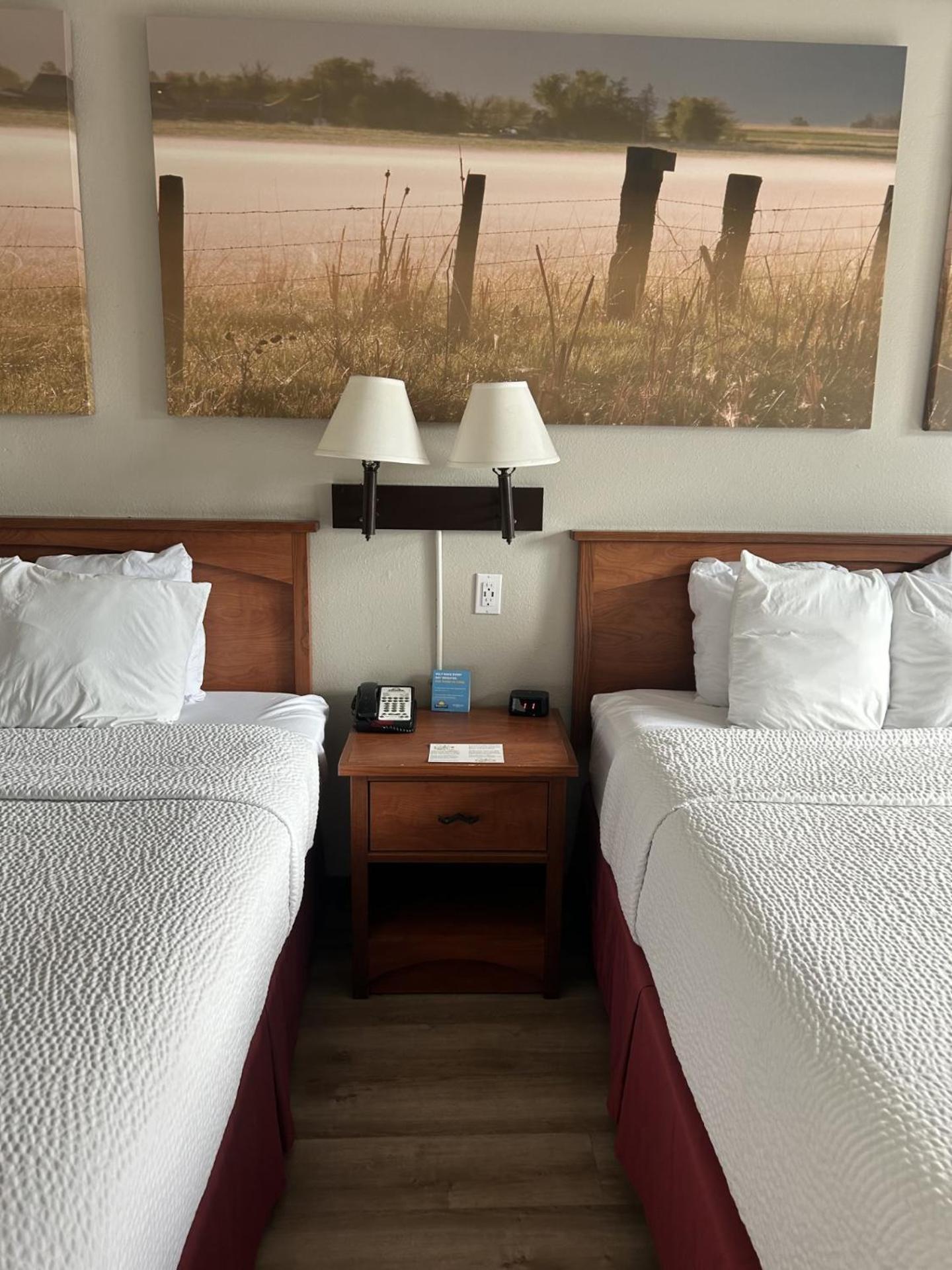 Days Inn By Wyndham Turlock Bagian luar foto