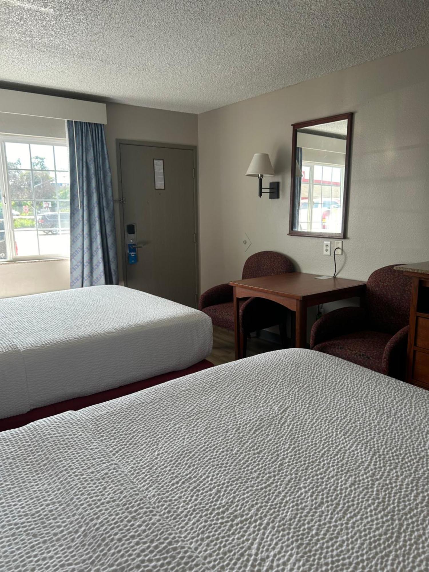 Days Inn By Wyndham Turlock Bagian luar foto